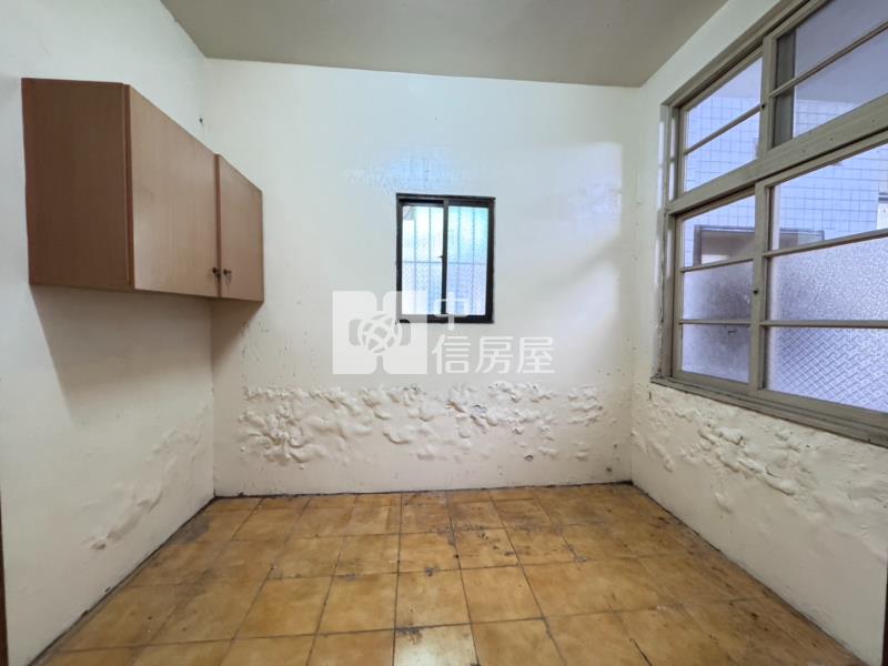 專任★桃園 南門國小旁 透天厝 (屋況需整理)房屋室內格局與周邊環境