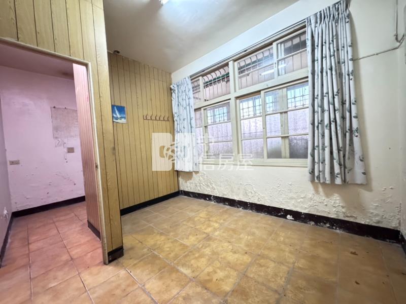 專任★桃園 南門國小旁 透天厝 (屋況需整理)房屋室內格局與周邊環境