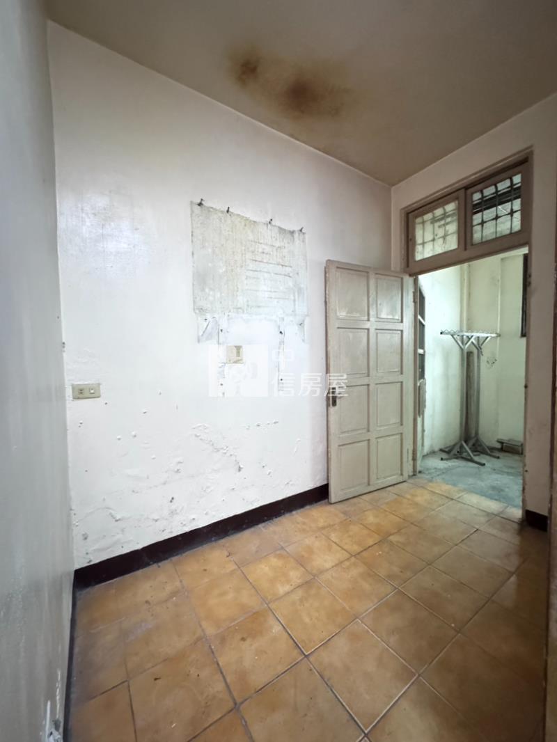 專任★桃園 南門國小旁 透天厝 (屋況需整理)房屋室內格局與周邊環境