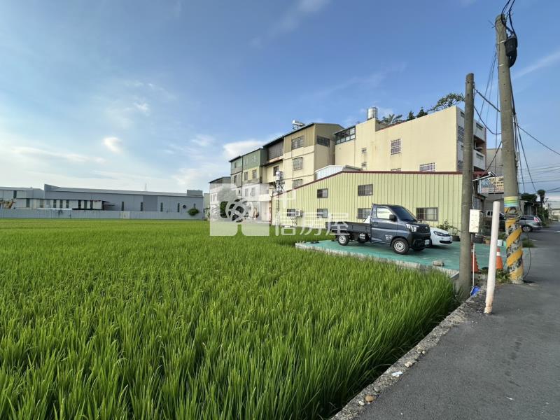 烏日溪南東段大面寬臨路美農地房屋室內格局與周邊環境