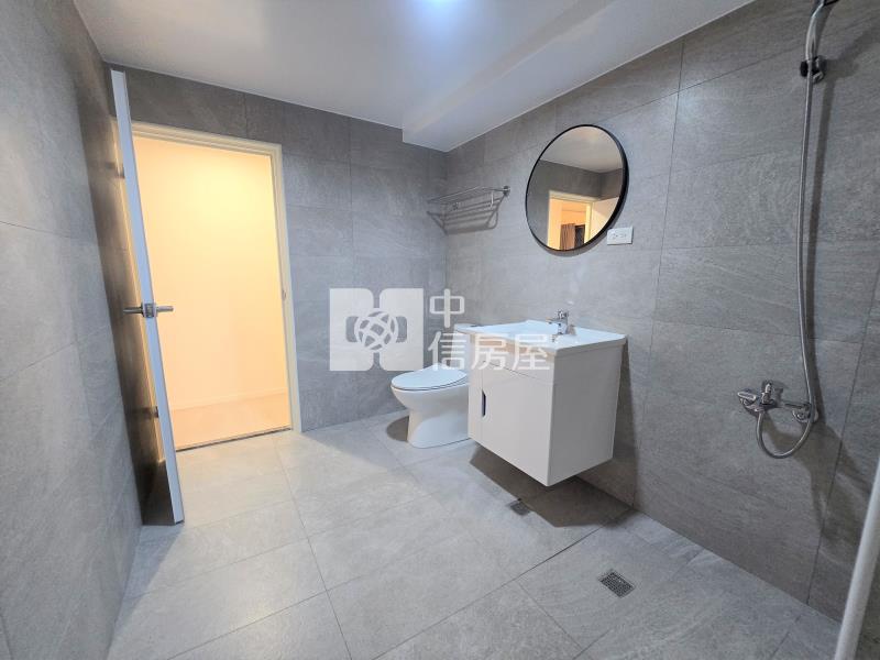 艾菲爾香榭三房車位視野戶房屋室內格局與周邊環境