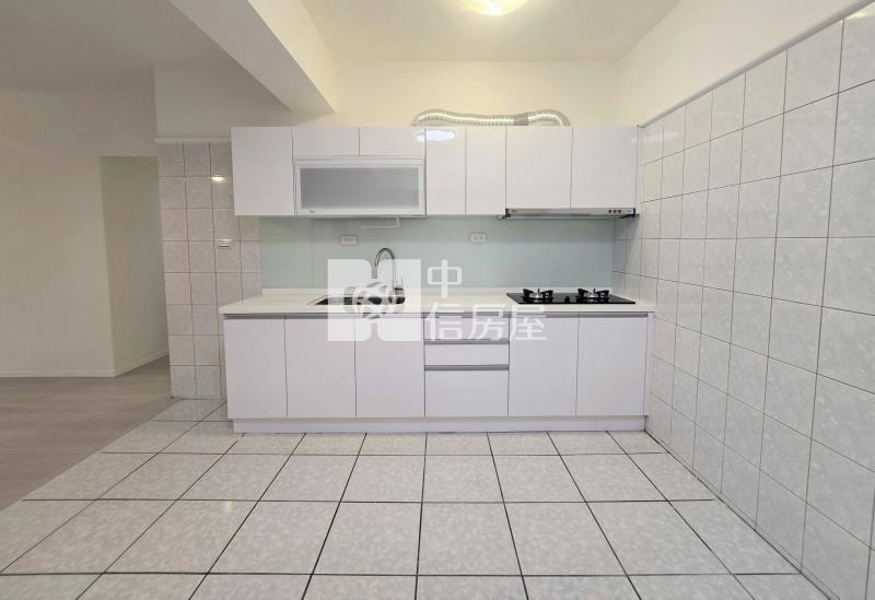 艾菲爾香榭三房車位視野戶房屋室內格局與周邊環境