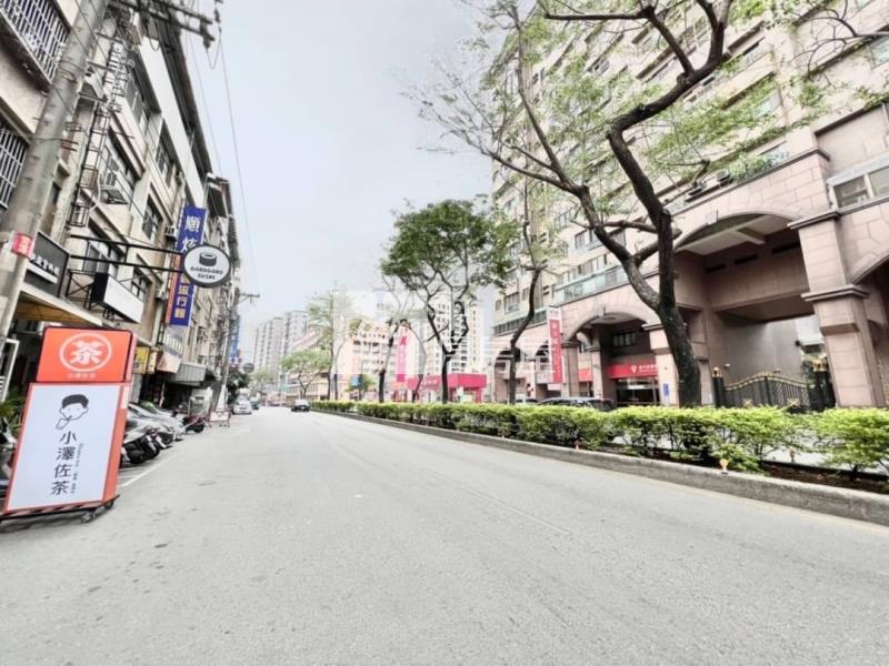 正松竹路熱鬧顯眼金透店房屋室內格局與周邊環境