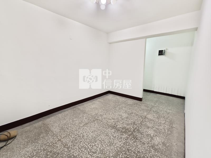F-9基隆低總價車庫一樓房屋室內格局與周邊環境