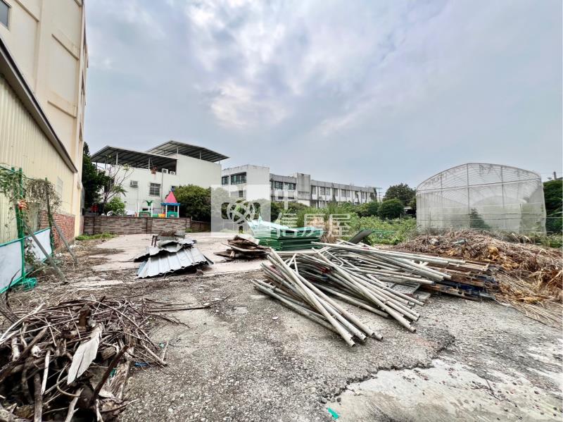 樹德商圈旁⼤⾯寬建地房屋室內格局與周邊環境