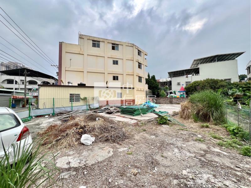 樹德商圈旁⼤⾯寬建地房屋室內格局與周邊環境