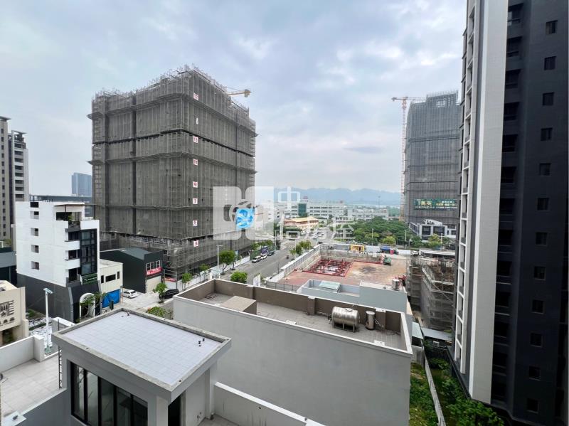 北屯機捷四改三雙⾞美廈房屋室內格局與周邊環境