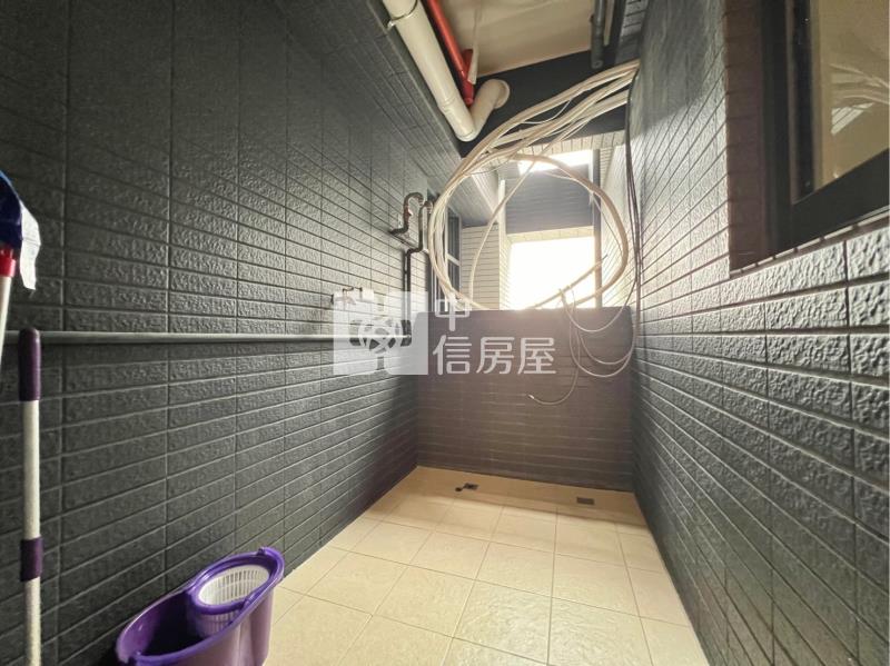 北屯機捷四改三雙⾞美廈房屋室內格局與周邊環境