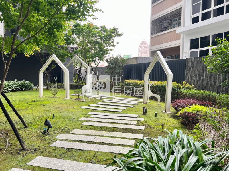 北屯機捷四改三雙⾞美廈房屋室內格局與周邊環境