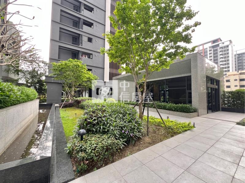 北屯機捷四改三雙⾞美廈房屋室內格局與周邊環境