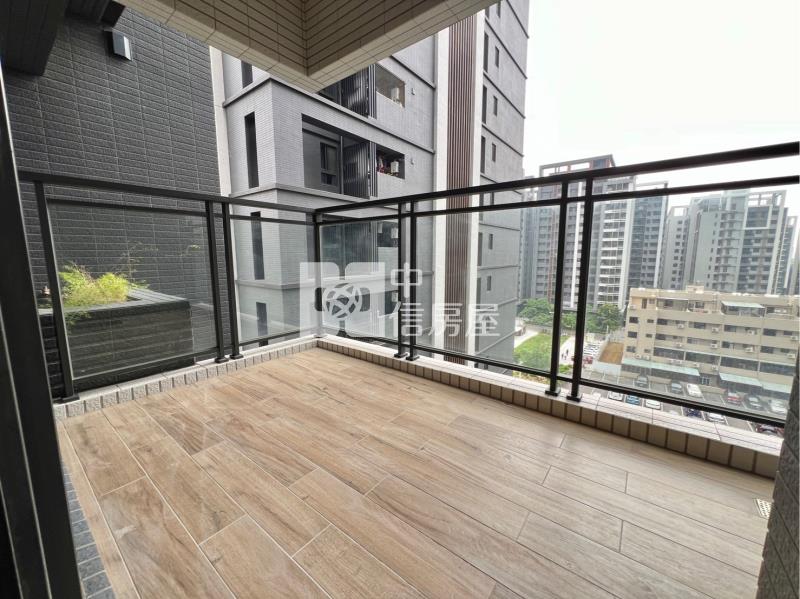 北屯機捷四改三雙⾞美廈房屋室內格局與周邊環境
