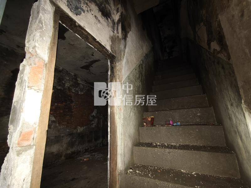 G-14基隆市區三樓原始透天房屋室內格局與周邊環境