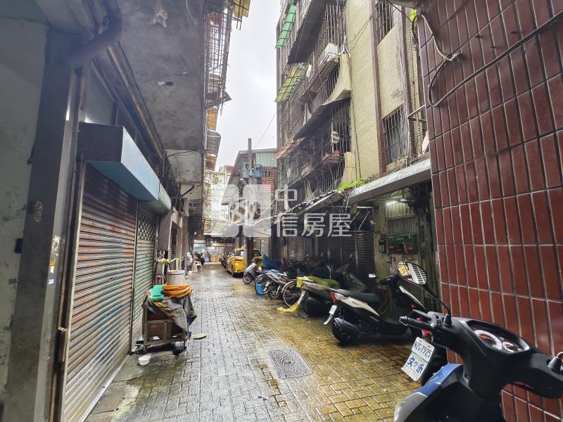 G-14基隆市區三樓原始透天房屋室內格局與周邊環境