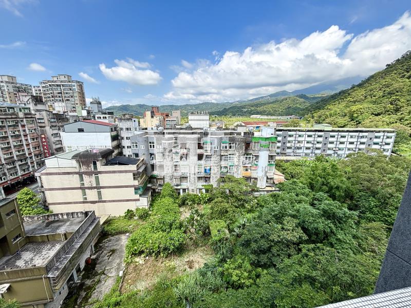 裸灩低樓層低總價山景湯屋房屋室內格局與周邊環境