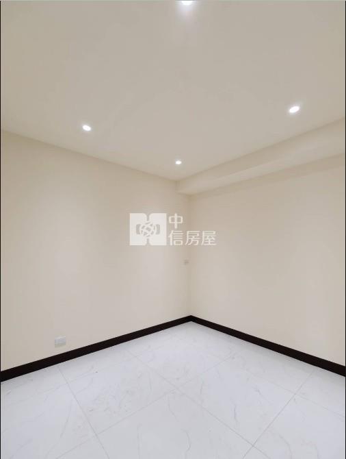 華勛三角窗整新透店房屋室內格局與周邊環境