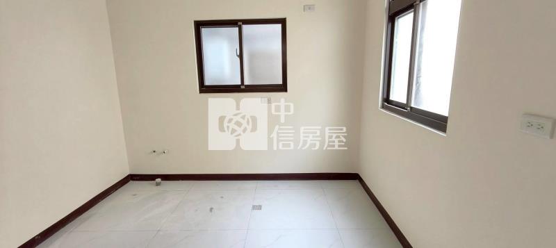 華勛三角窗整新透店房屋室內格局與周邊環境