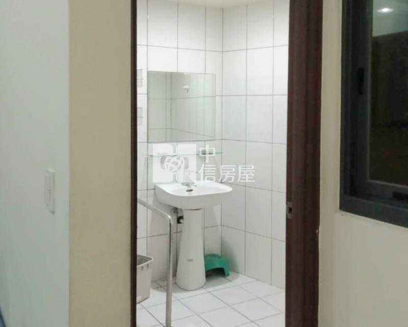 大里大面寬車庫透套房屋室內格局與周邊環境