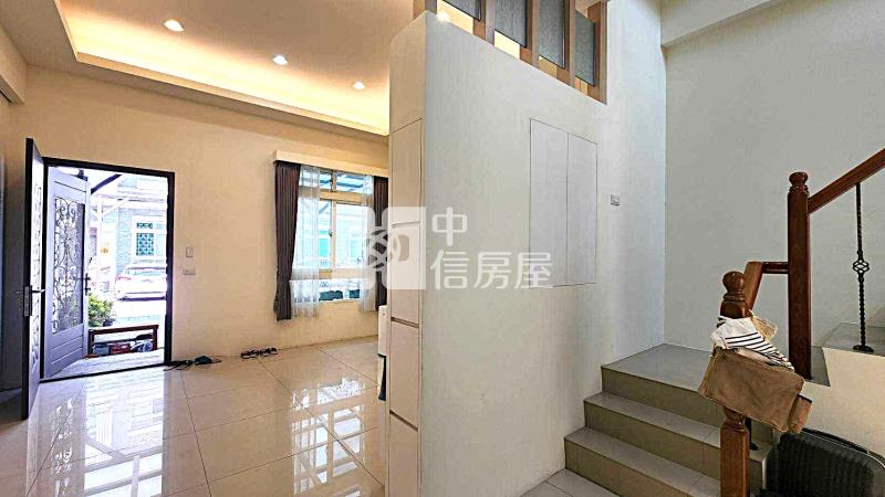 新社輕屋齡前院雙車別墅(專)房屋室內格局與周邊環境