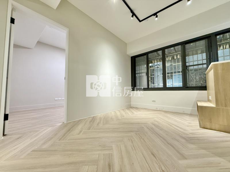 台中市役所旁無公設全新整理電梯美套房房屋室內格局與周邊環境