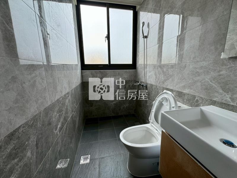 南投燈會旁全新未住次頂樓三房平車房屋室內格局與周邊環境