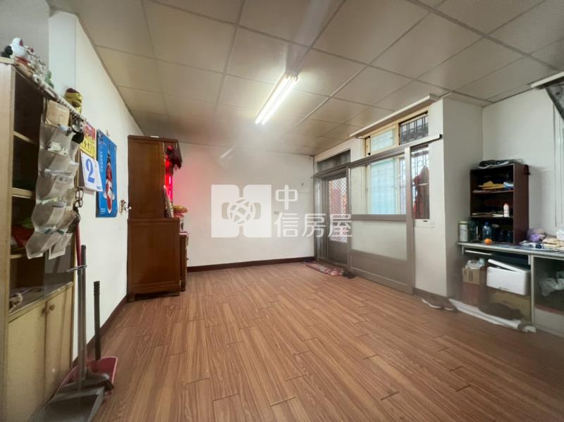 C1-11中華路好地段優透天房屋室內格局與周邊環境