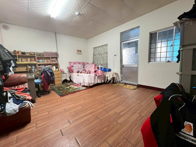 C1-11中華路好地段優透天房屋室內格局與周邊環境