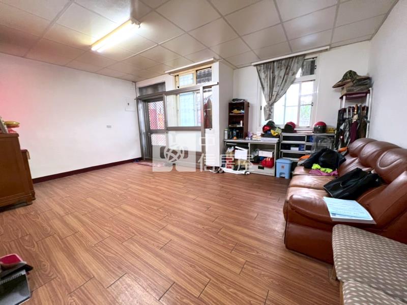 C1-11中華路好地段優透天房屋室內格局與周邊環境