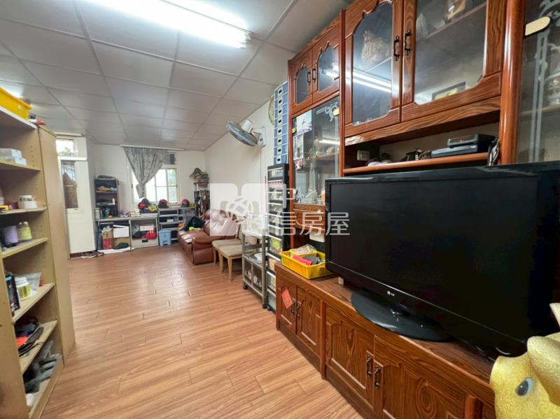 C1-11中華路好地段優透天房屋室內格局與周邊環境