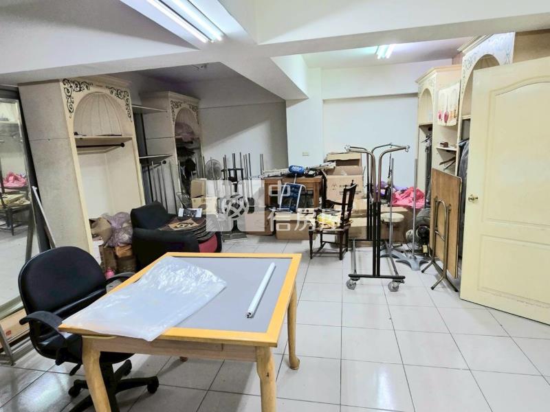 精誠路大面寬店面1+2樓房屋室內格局與周邊環境
