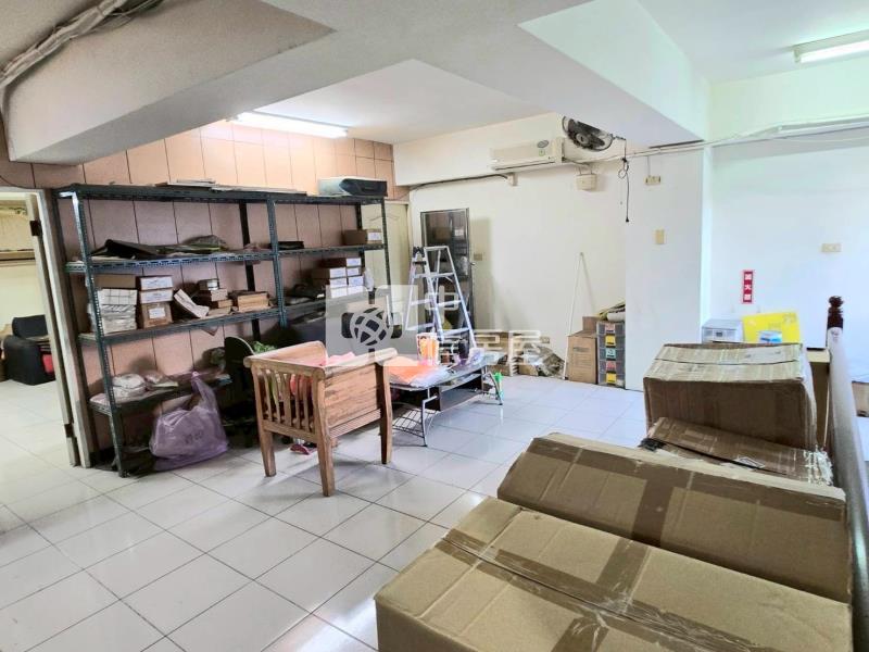 精誠路大面寬店面1+2樓房屋室內格局與周邊環境