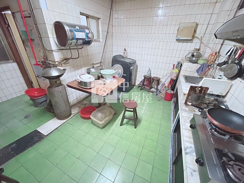大里二期臨路大地坪透天房屋室內格局與周邊環境