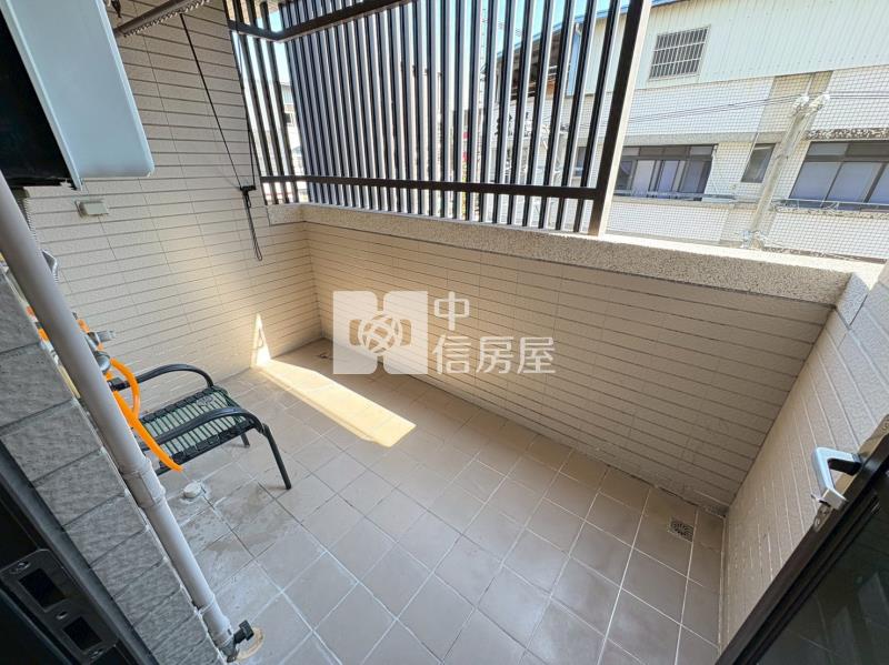 佑睿首薈超俗大三房車位露臺戶房屋室內格局與周邊環境
