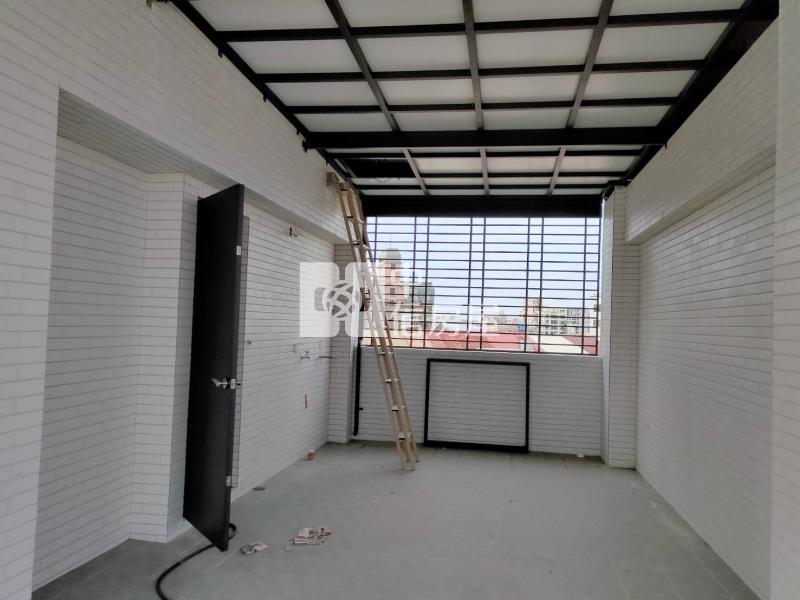 新市商業精華區全新電梯透天黃金店面房屋室內格局與周邊環境