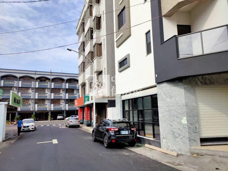 新市商業精華區全新電梯透天黃金店面房屋室內格局與周邊環境