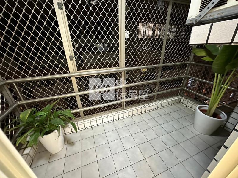文心百利三房車位五樓房屋室內格局與周邊環境