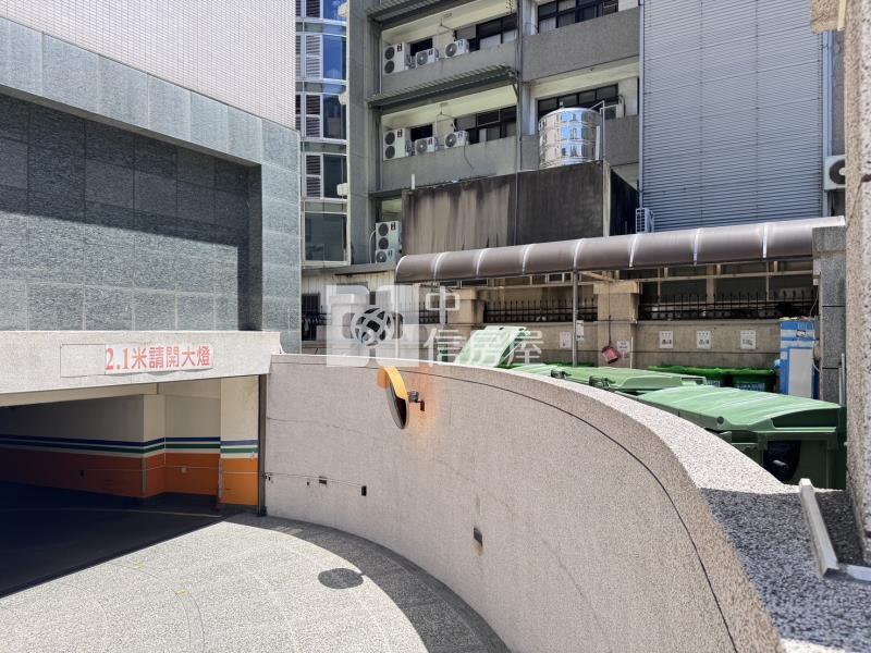 捷運市政府景觀大套房+車位房屋室內格局與周邊環境