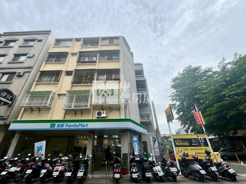 一中商圈錦新街邊間收租大店面房屋室內格局與周邊環境