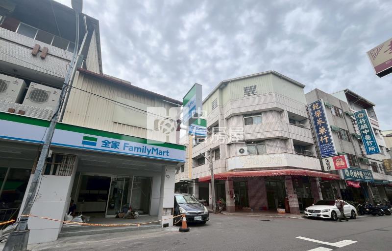 力行路全家角間透店房屋室內格局與周邊環境