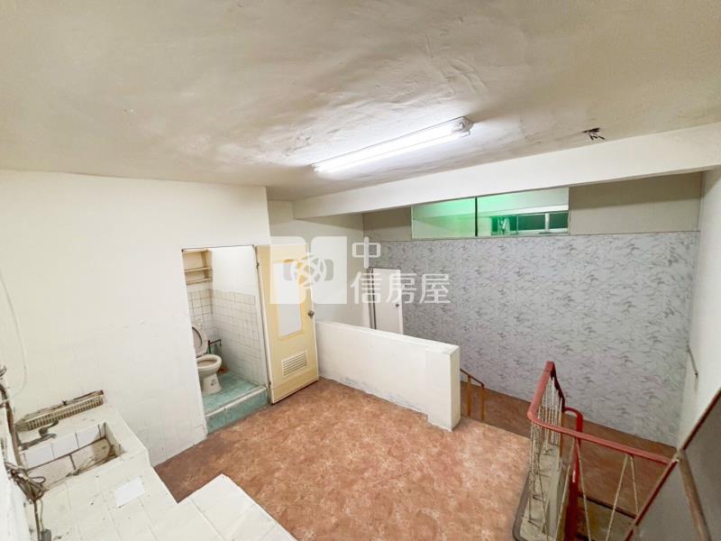 【奔馳】仁武熱鬧商圈透天房屋室內格局與周邊環境