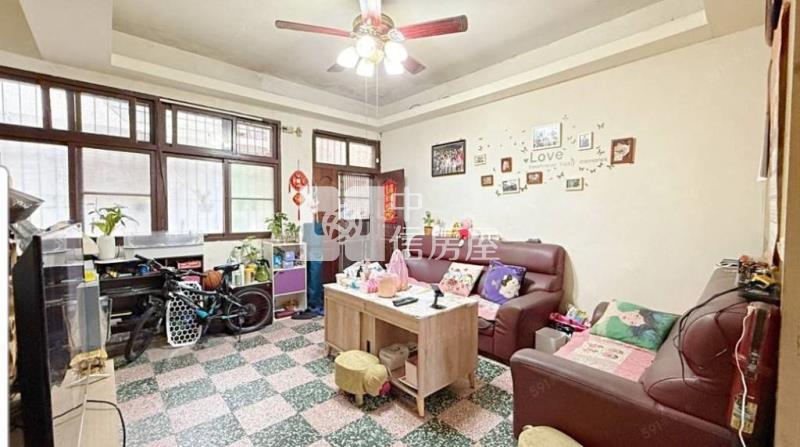 【新世紀】龍岡大操場透天房屋室內格局與周邊環境