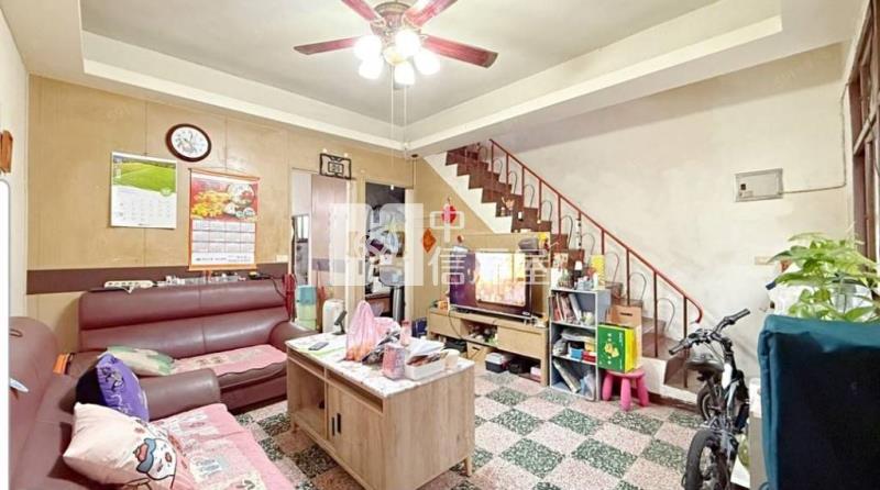 【新世紀】龍岡大操場透天房屋室內格局與周邊環境