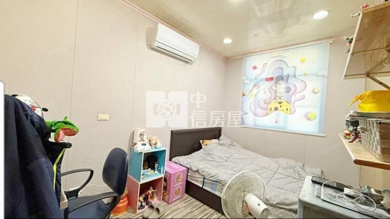 【新世紀】龍岡大操場透天房屋室內格局與周邊環境