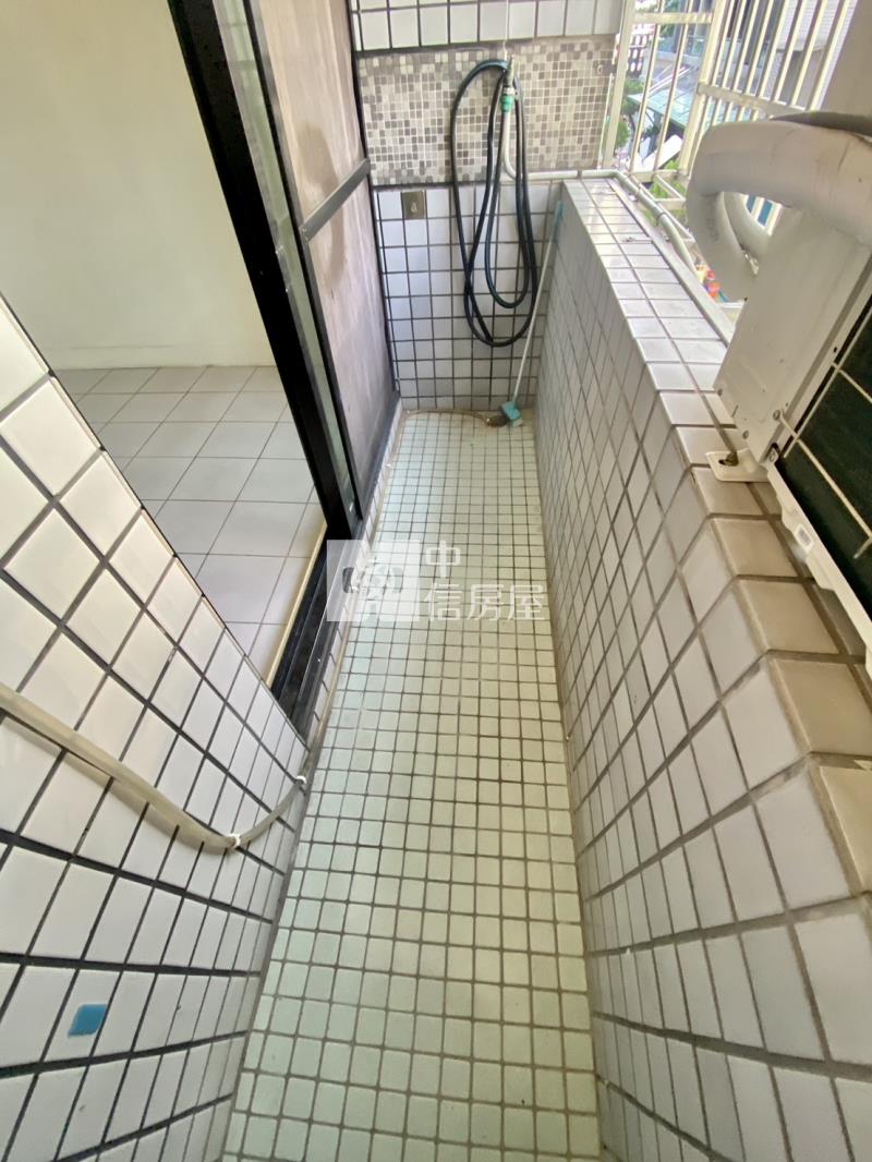 忠孝路角間樓店門口雙車房屋室內格局與周邊環境