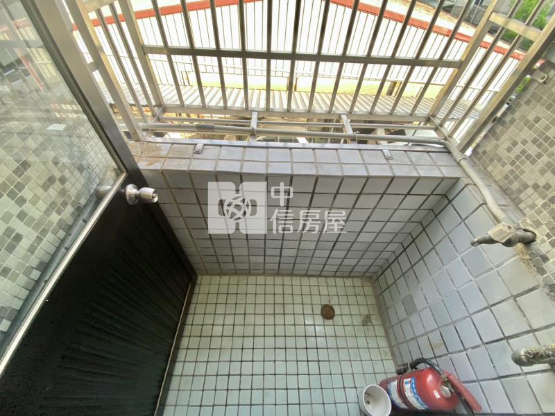 忠孝路角間樓店門口雙車房屋室內格局與周邊環境