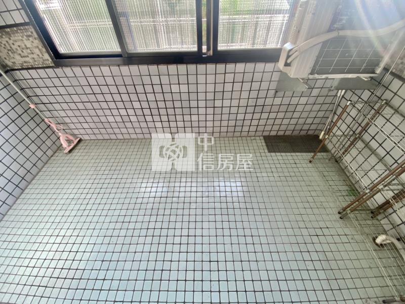 忠孝路角間樓店門口雙車房屋室內格局與周邊環境