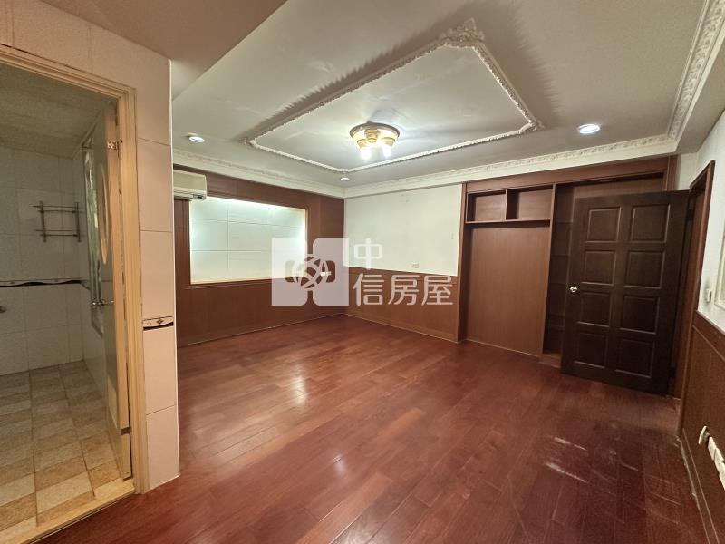 體育園區大面寬店住房屋室內格局與周邊環境