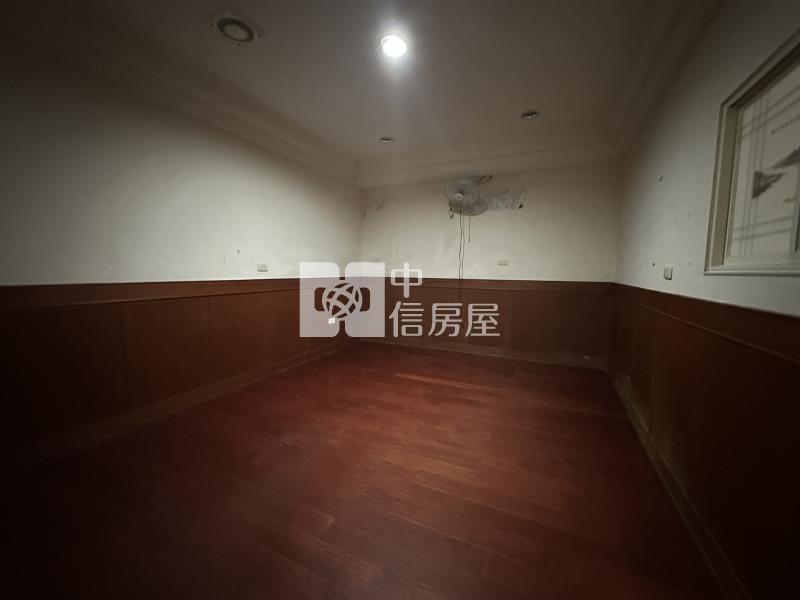 體育園區大面寬店住房屋室內格局與周邊環境