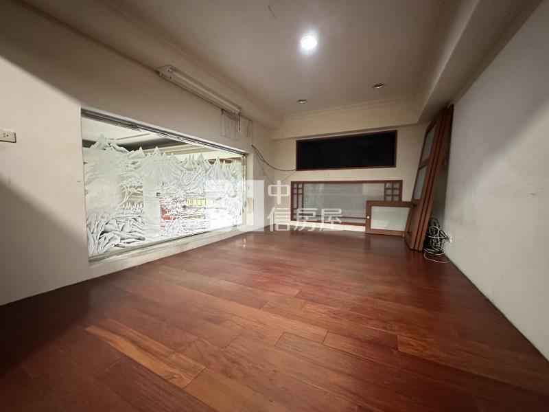 體育園區大面寬店住房屋室內格局與周邊環境