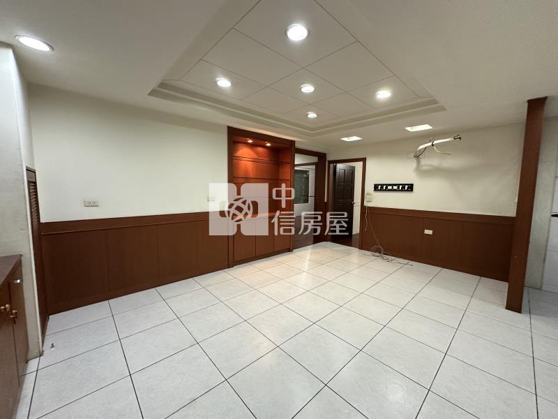 體育園區大面寬店住房屋室內格局與周邊環境