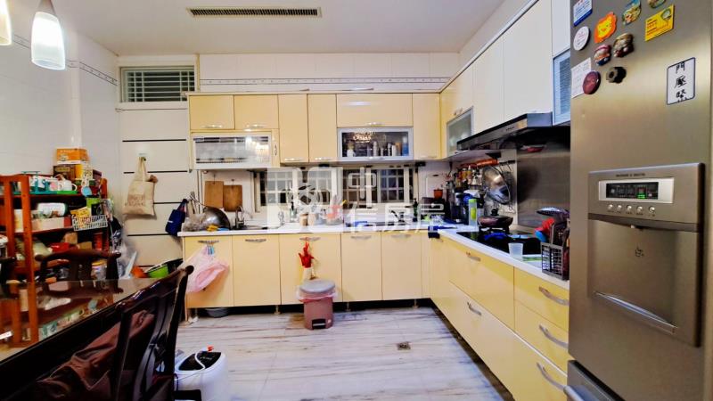 斗六市中心電梯豪宅房屋室內格局與周邊環境